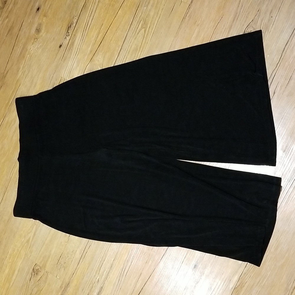 black flowy capris like new condition sz L